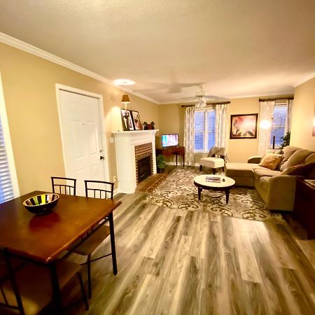 Trendy 2Bed 2 Bath Villa In The Village With King Bed ローリー エクステリア 写真
