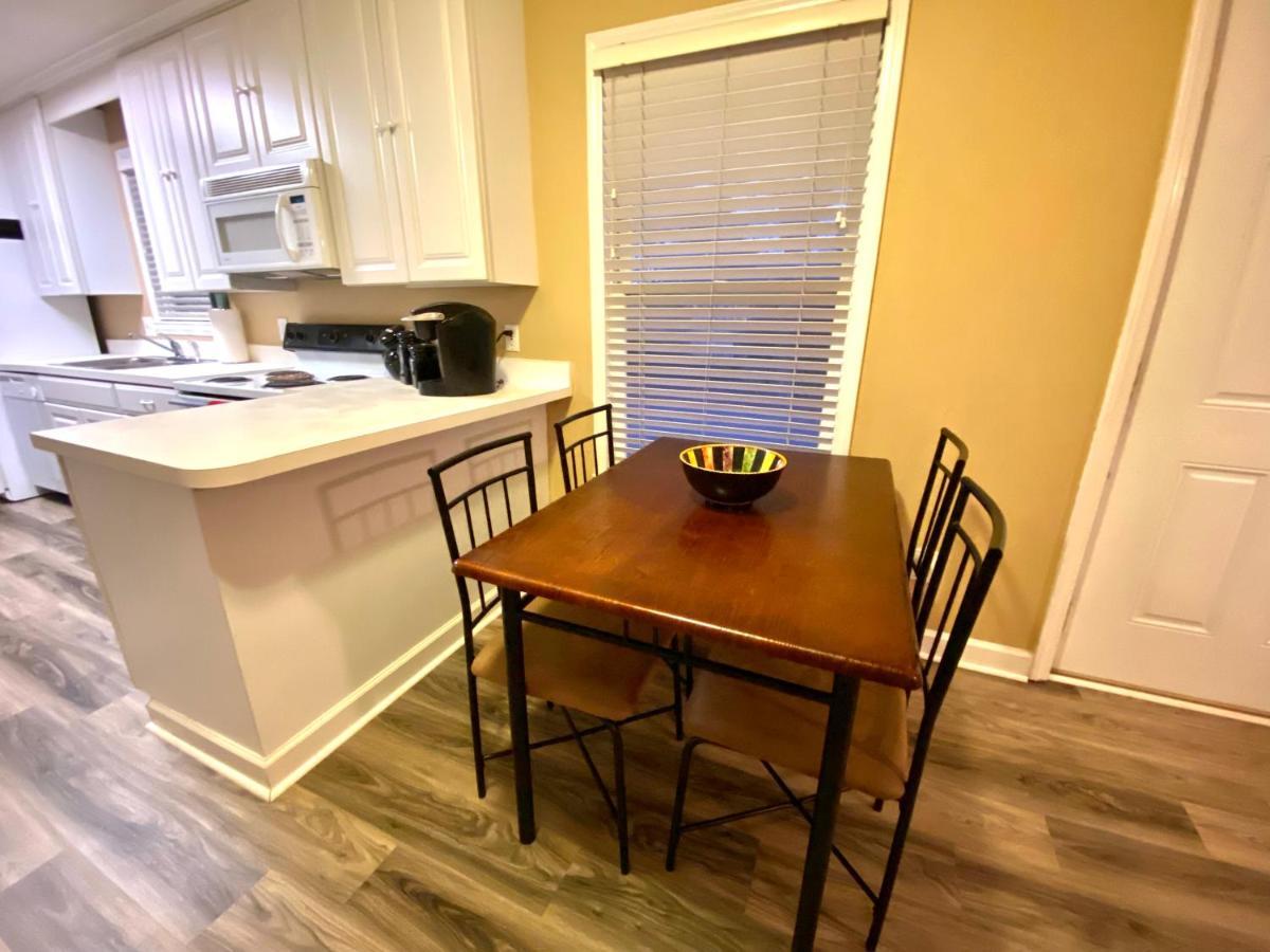 Trendy 2Bed 2 Bath Villa In The Village With King Bed ローリー エクステリア 写真