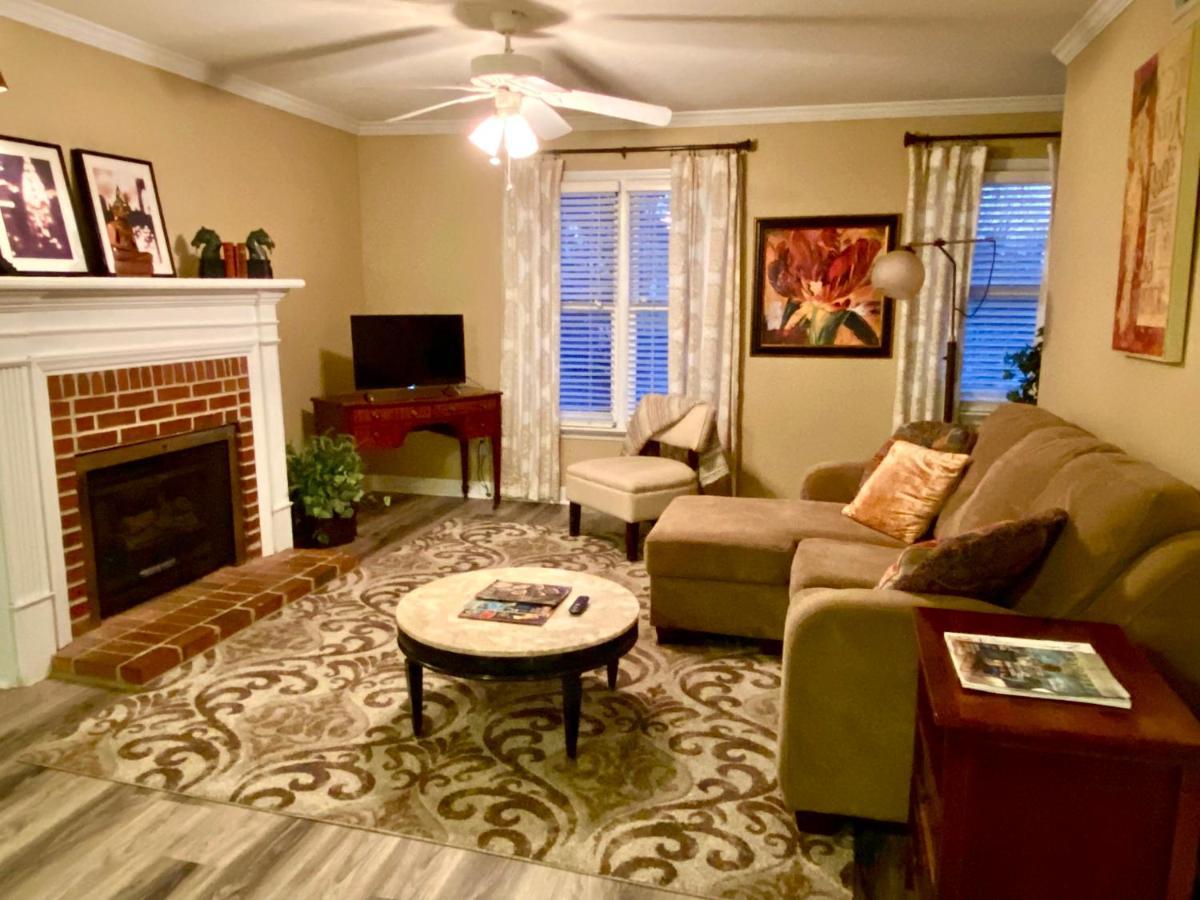 Trendy 2Bed 2 Bath Villa In The Village With King Bed ローリー エクステリア 写真