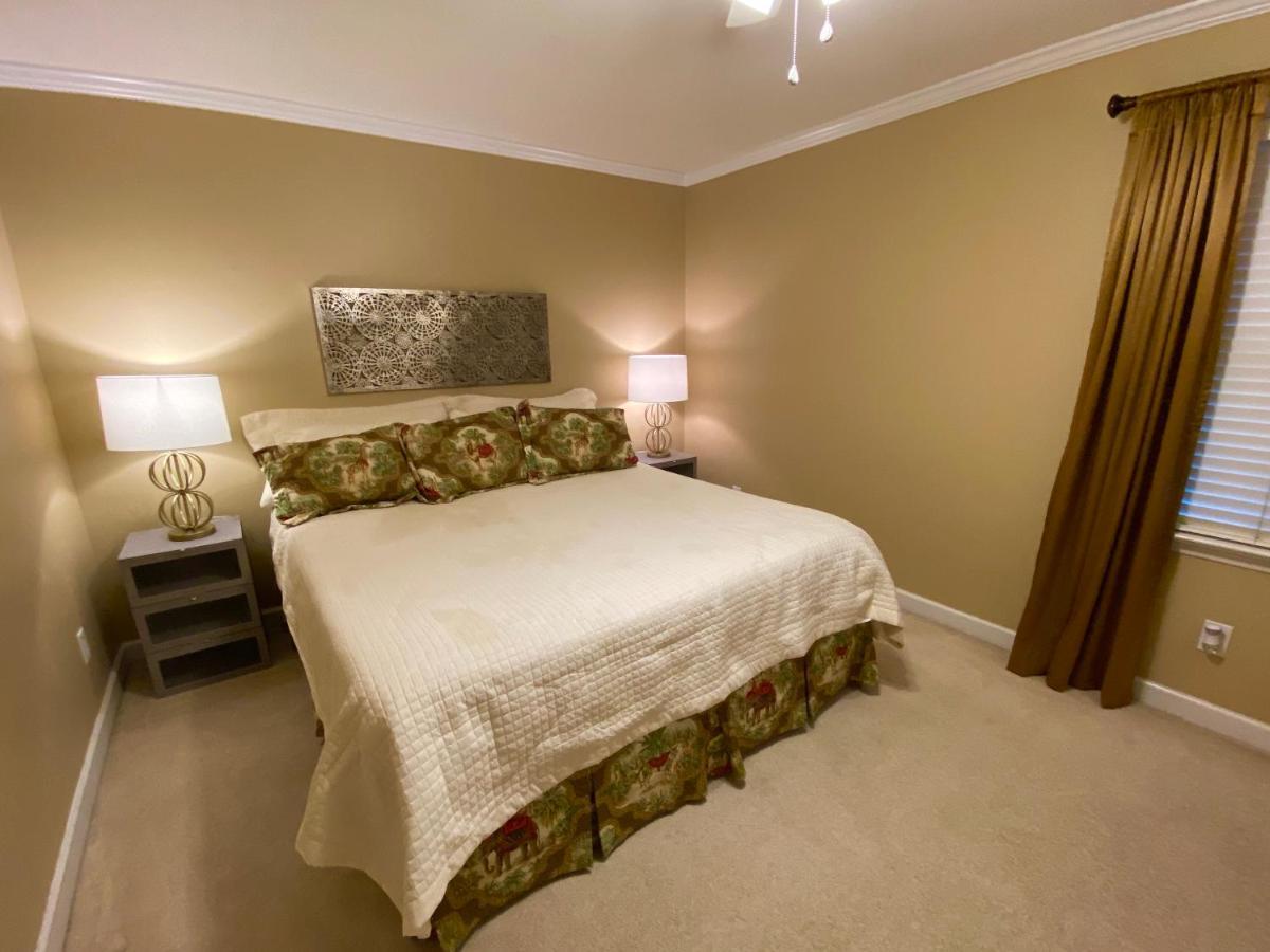 Trendy 2Bed 2 Bath Villa In The Village With King Bed ローリー エクステリア 写真