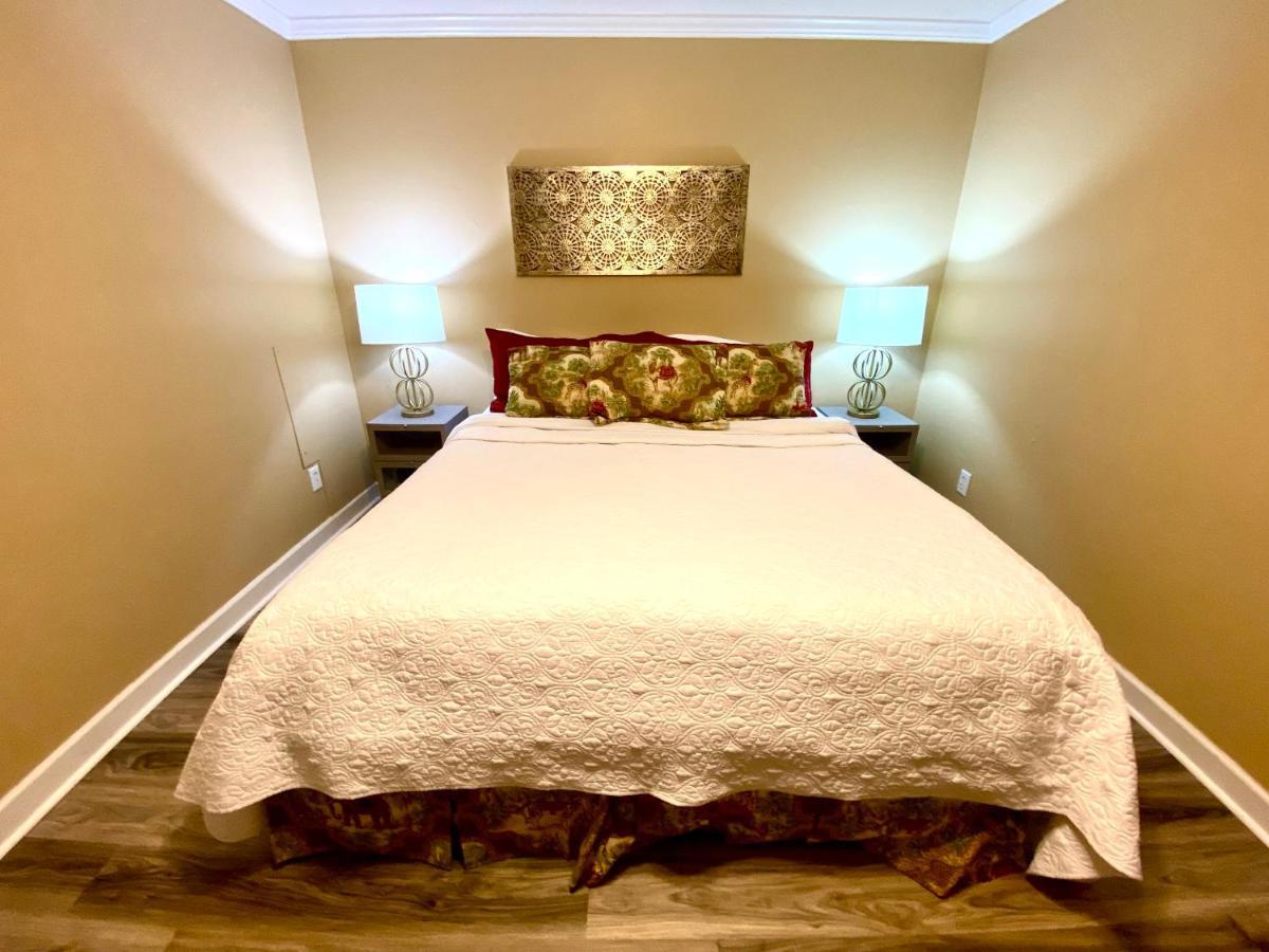 Trendy 2Bed 2 Bath Villa In The Village With King Bed ローリー エクステリア 写真