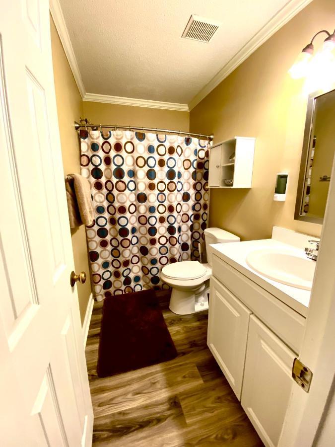 Trendy 2Bed 2 Bath Villa In The Village With King Bed ローリー エクステリア 写真